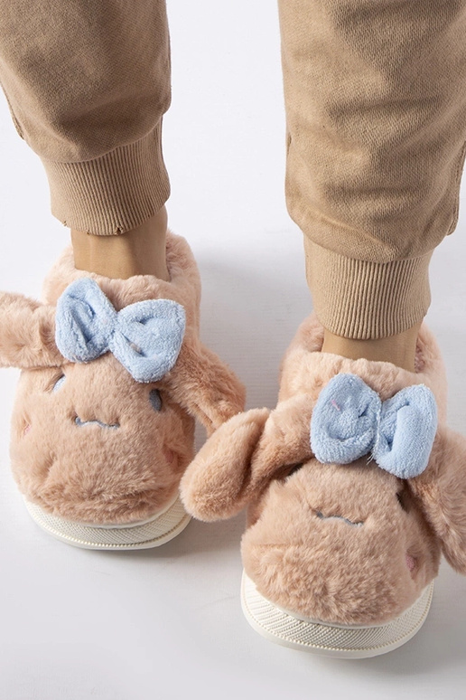 Roosad soojad sussid kõrvade ja...