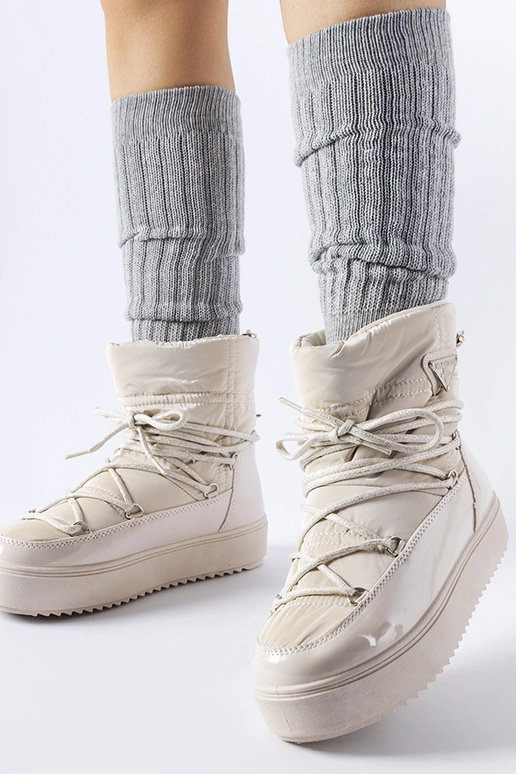 Beežid lakitud lumesaapad... Beežid lakitud lumesaapad...