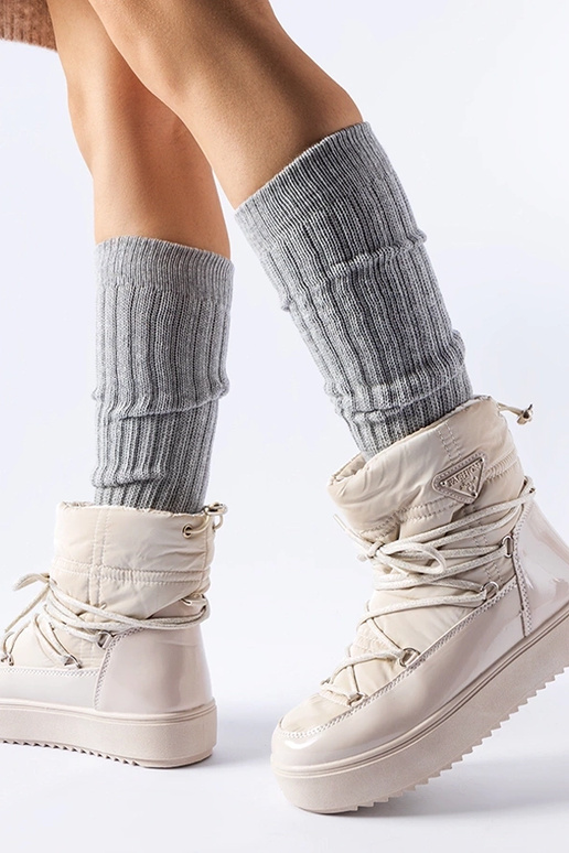 Beežid lakitud lumesaapad... Beežid lakitud lumesaapad...