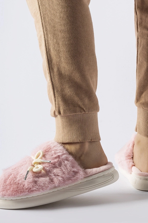 Roosad sussid dekoratiivse nööriga...