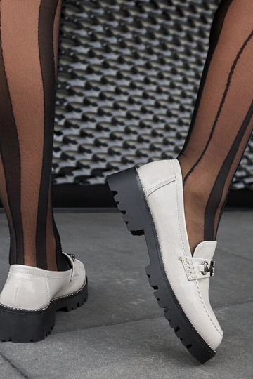 Hallid lakitud mokasiinid... 2