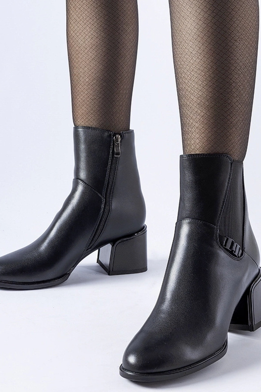 Mustad soojustatud poolsaapad... Mustad soojustatud poolsaapad...