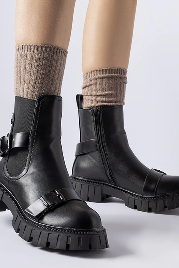 Mustad poolsaapad massiivse...