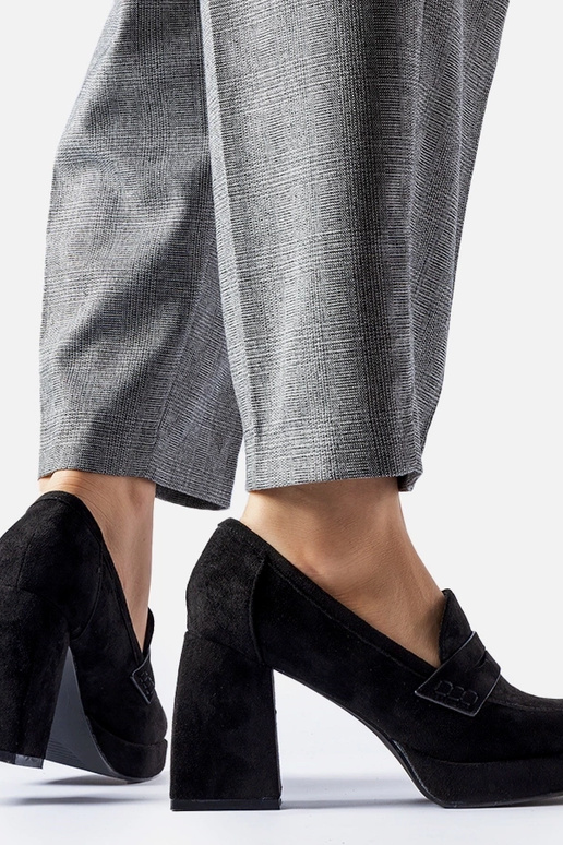 Mustad kontsakingad kõrge kontsaga...