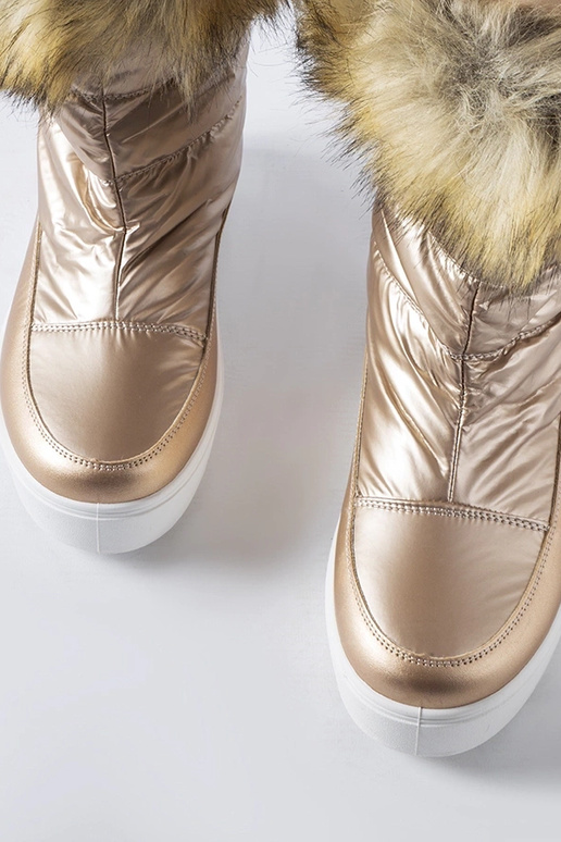 Dekoratiivse karvaga metallist...