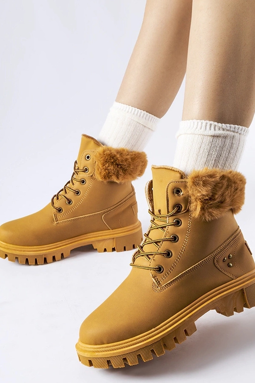 Pruunid dekoratiivse karusnahaga...