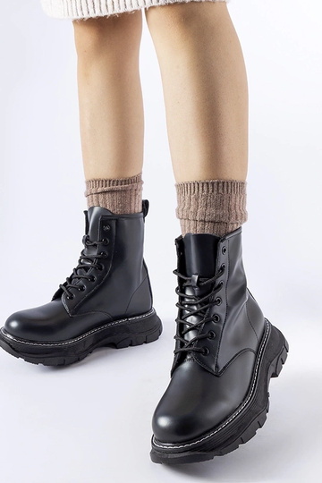 Mustad tööliskingad... 2