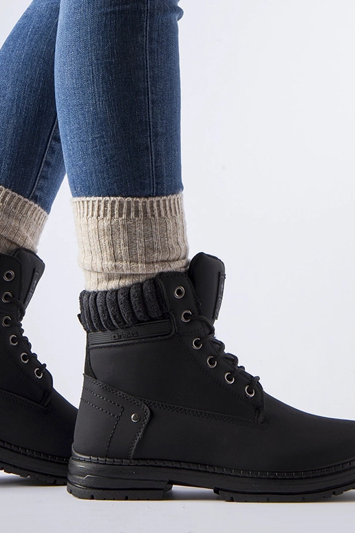 Mustad soojustusega naiste Araujo saapad