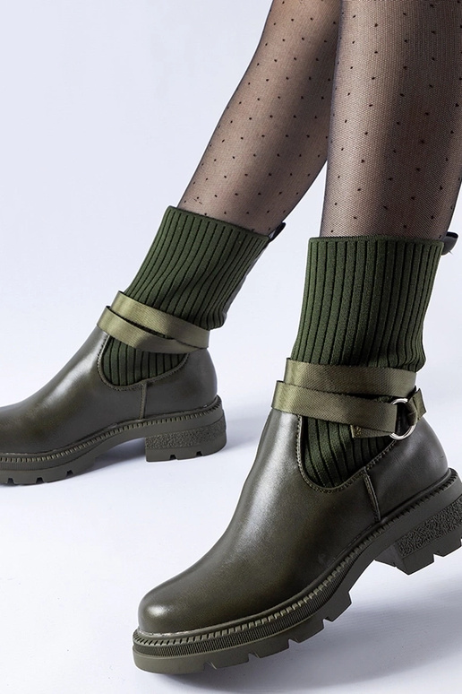 Tumedad rohelised sokisaapad sooja...