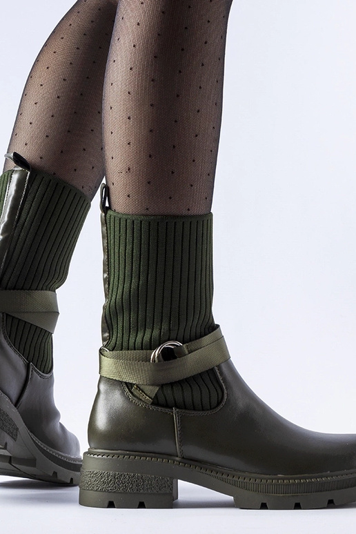 Tumedad rohelised sokisaapad sooja...