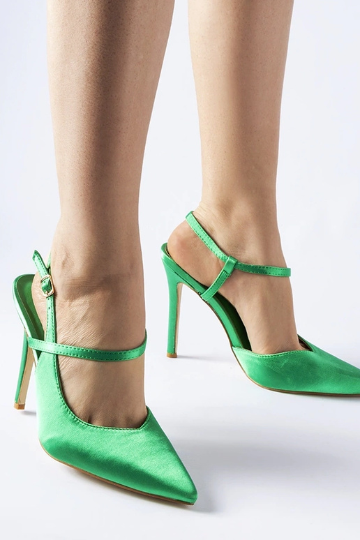 Rohelised kontsad avatud kontsaga...