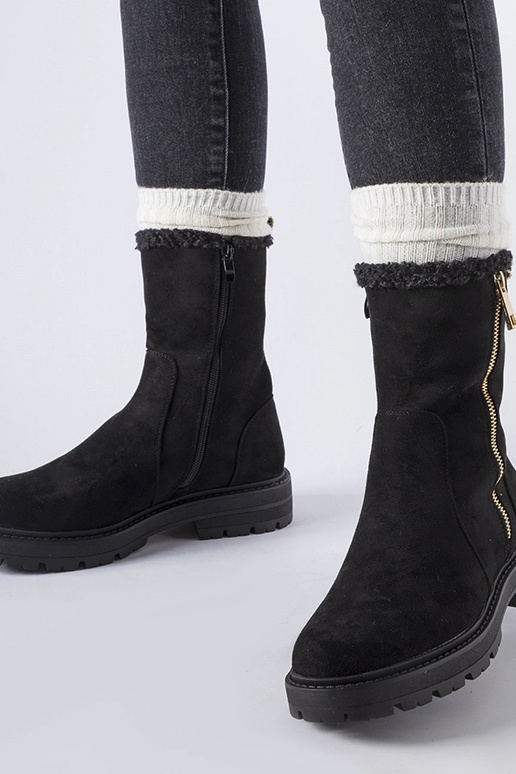 Mustad sooja voodriga saapad lukuga...