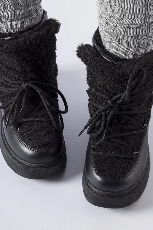 Mustad lumesaapad massiivsel Elvio...