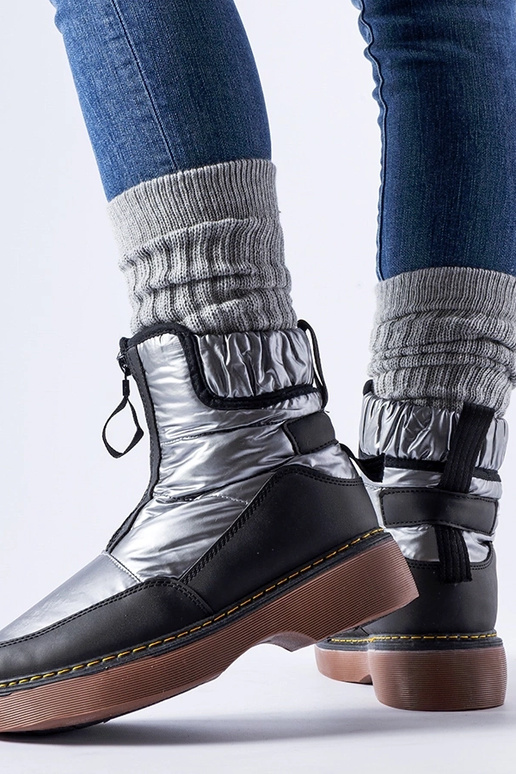 Hallid isoleeritud lumesaapad lukuga...