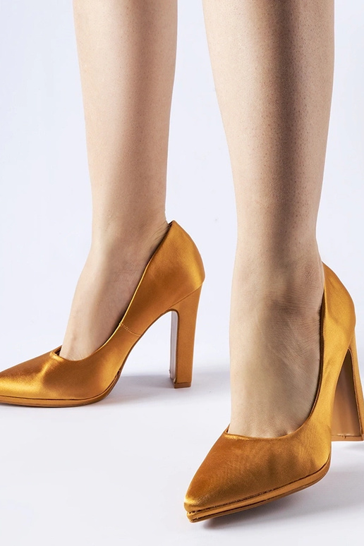 Pruunid satiinist pumbad...