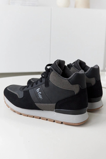 Must spordijalatsid Lee... 2