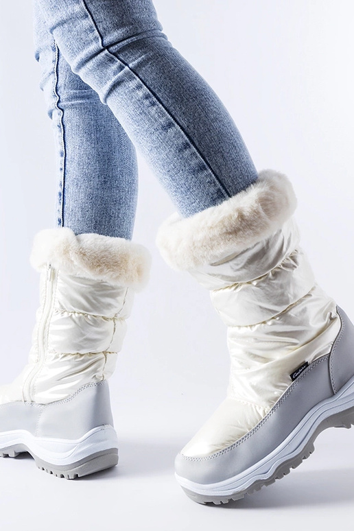 Hõbedane-hall soojendatud talvesaabas...