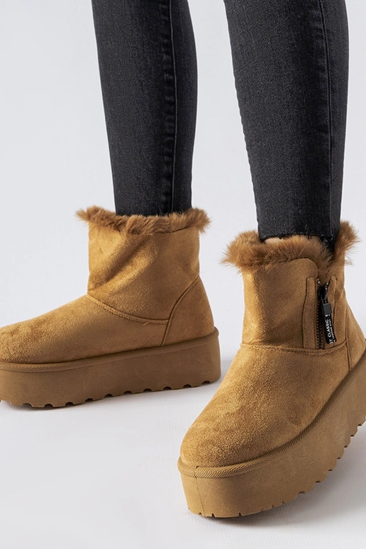 Pruunid lumelauasaapad platvormil Points