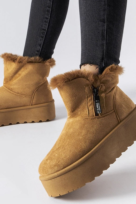 Pruunid lumelauasaapad platvormil Points