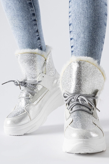 Valge ja hõbedase... 2