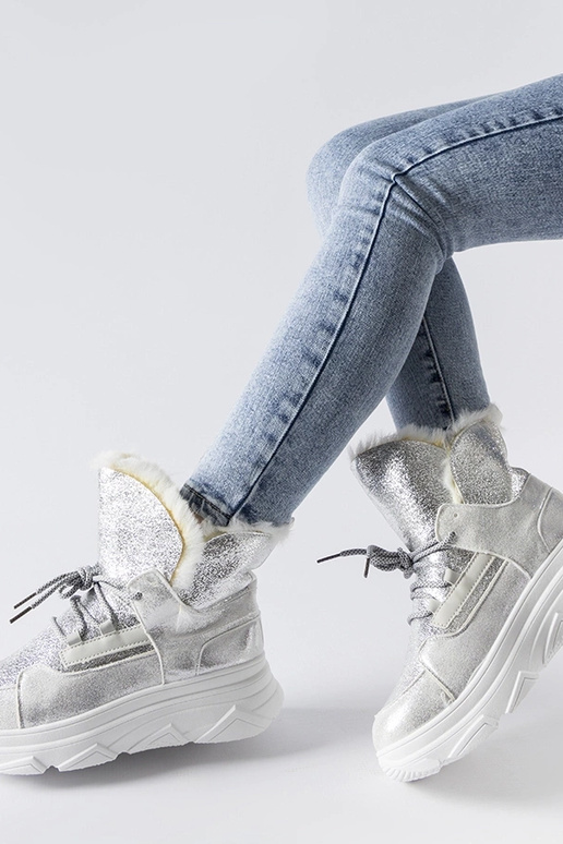 Valge ja hõbedase soojustusega...