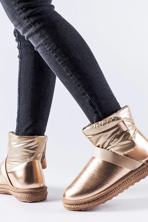 Delaune pruunid läikivad lühikesed...