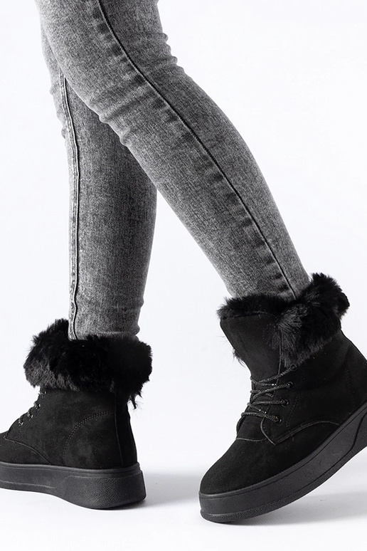 Mustad Oliverio platvormiga lumesaapad