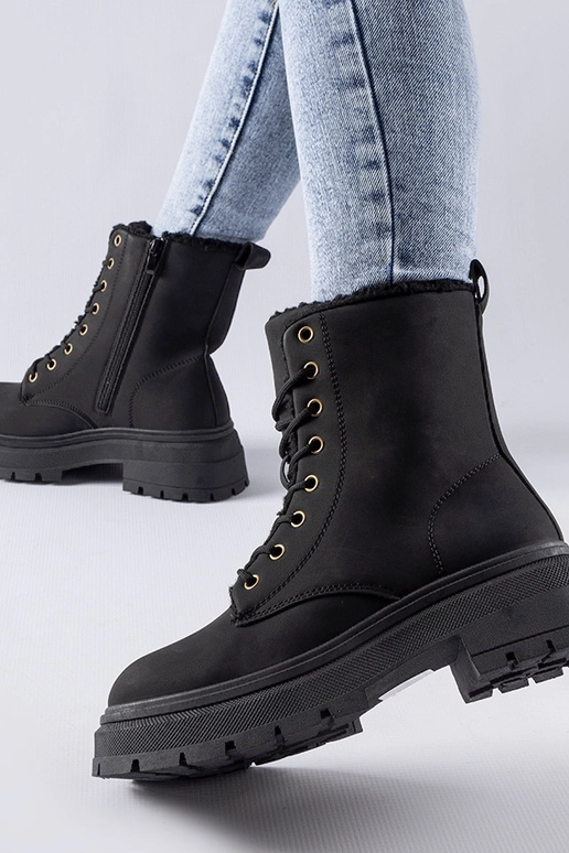 Mustad sooja voodriga traperid Tadasuni