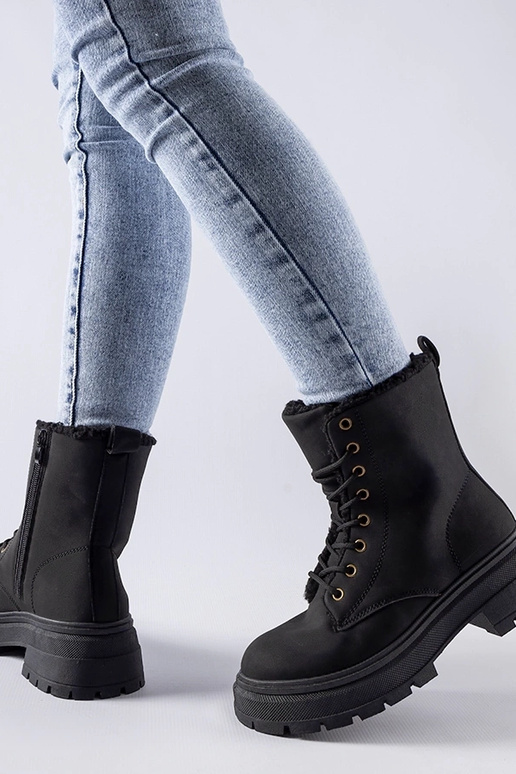 Mustad sooja voodriga traperid Tadasuni