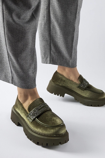 Rohelised loaferid, mis on kaunistatud tsirkoonidega Longuelo 2