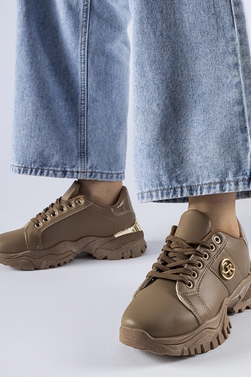 Pruunid tossud massiivse Arpaia tallaga Pruunid tossud massiivse Arpaia tallaga