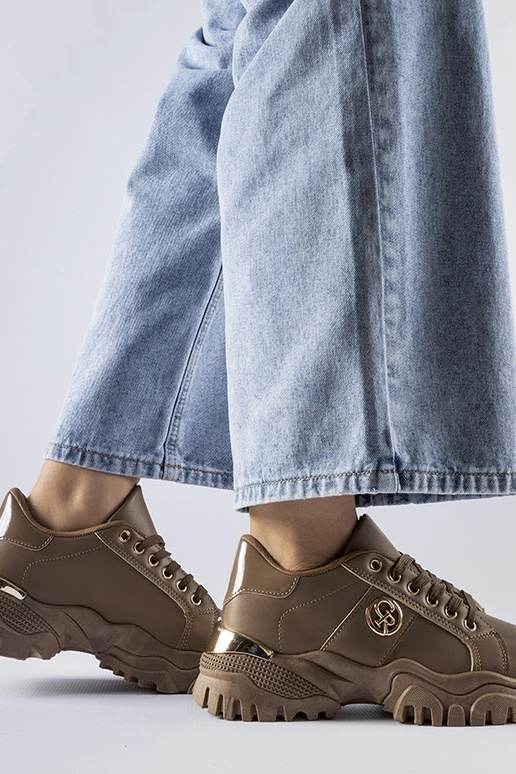 Pruunid tossud massiivse Arpaia tallaga Pruunid tossud massiivse Arpaia tallaga