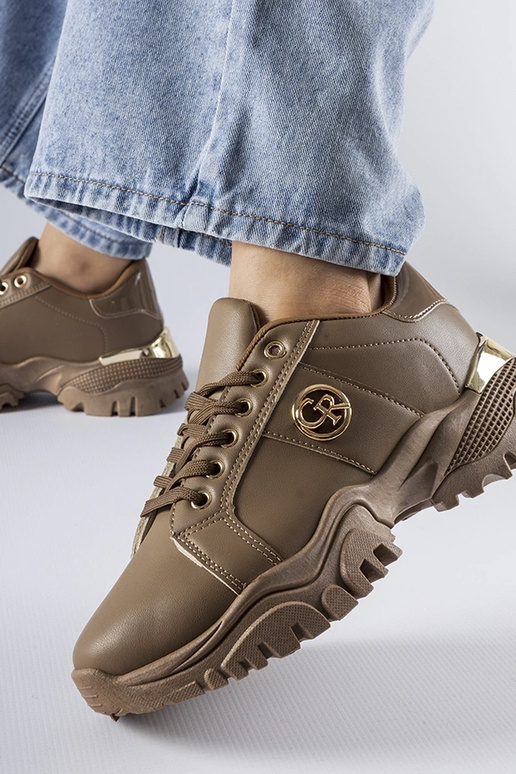 Pruunid tossud massiivse Arpaia tallaga Pruunid tossud massiivse Arpaia tallaga