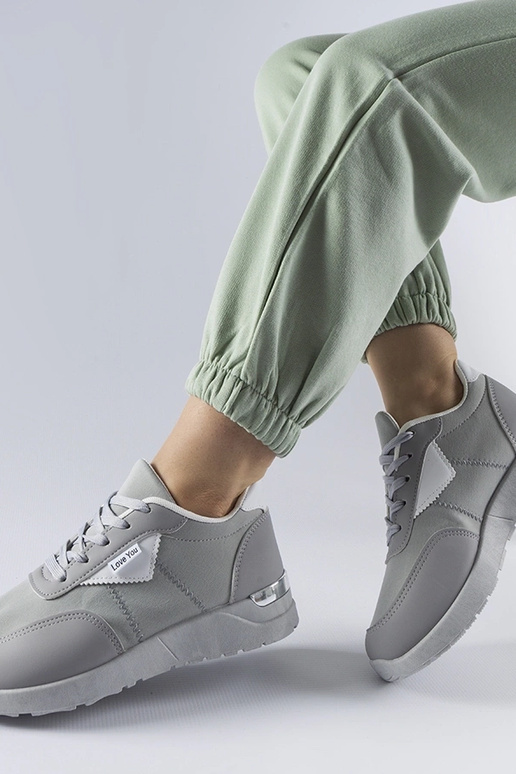 Geraldino hallist kangast tossud Geraldino hallist kangast tossud