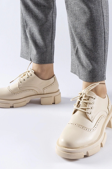 Beežid nööridega poolsaapad...