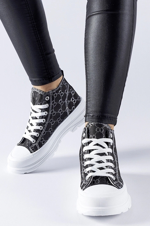 Mustad tossud, mis on kaunistatud...