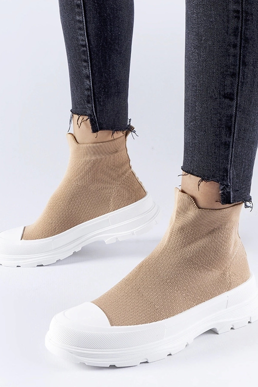 Pruunid elastsete pealsetega tossud...