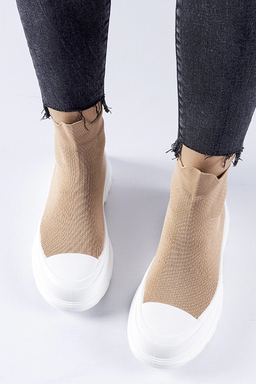 Pruunid elastsete pealsetega tossud...