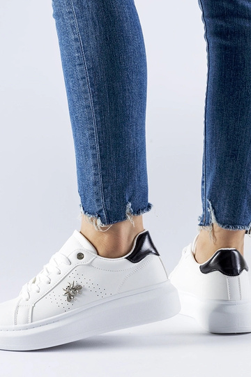 Valged sneakersid...