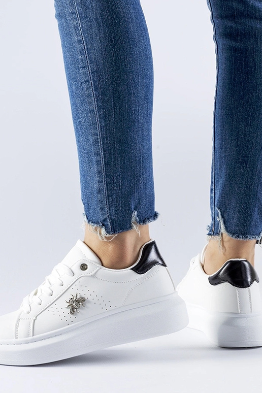 Valged sneakersid...