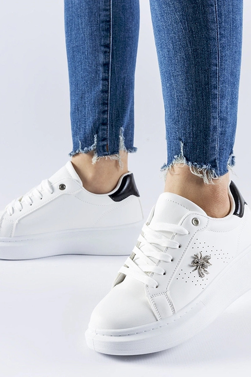 Valged sneakersid...