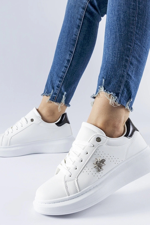 Valged sneakersid...