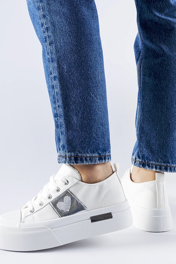 Valged ja hõbedased Lawtoni...