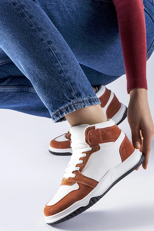 Elizabethi valged-pruunid tossud