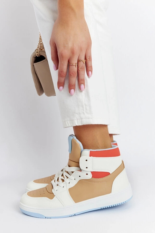 Eagani valged ja beežid kõrged tossud Eagani valged ja beežid kõrged tossud