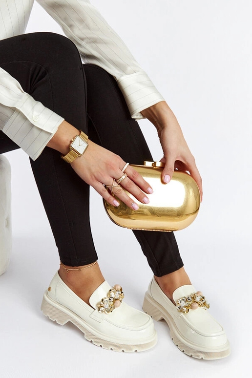 GOE NN2N4202 beežid lakknahkmoškinad