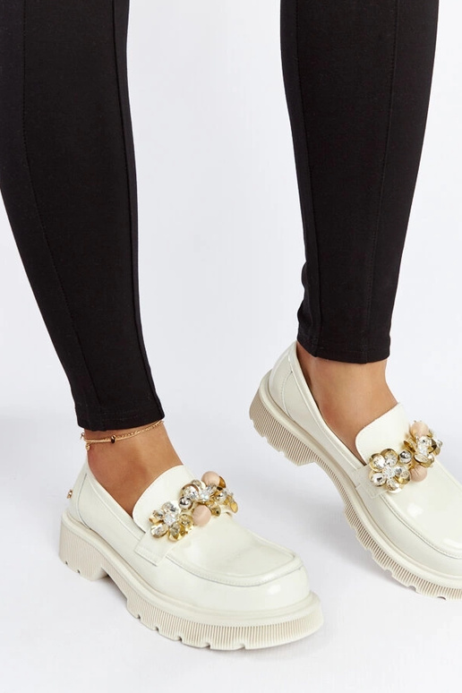 GOE NN2N4202 beežid lakknahkmoškinad