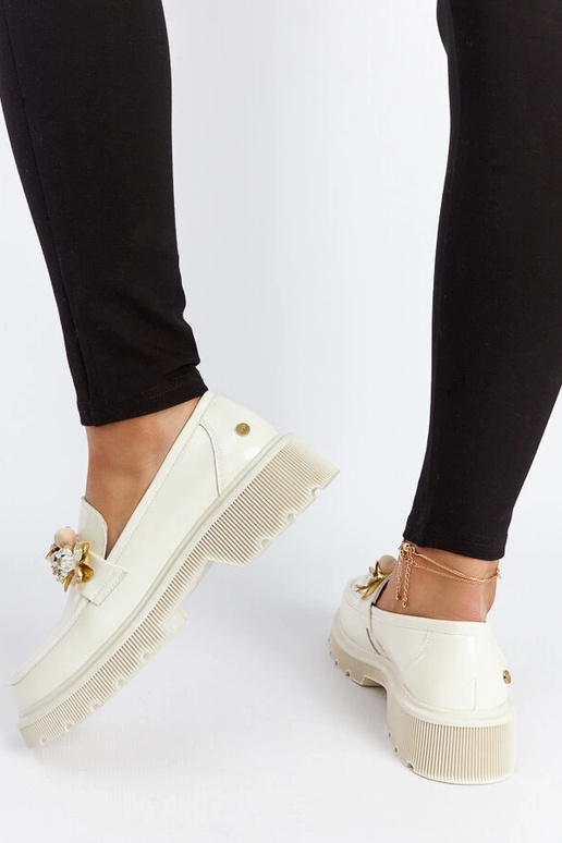 GOE NN2N4202 beežid lakknahkmoškinad