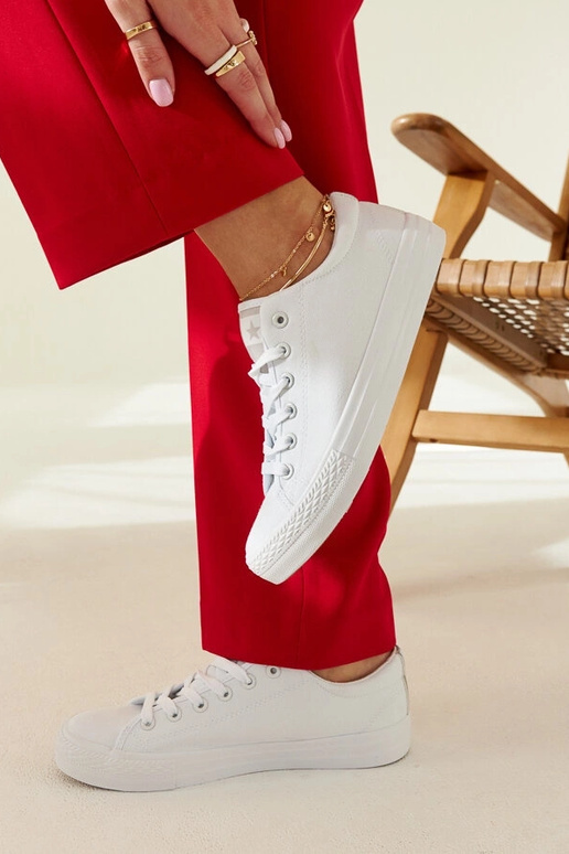 Valgest kangast Rocky tossud