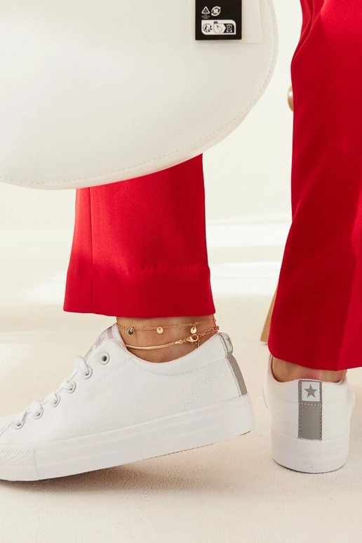 Valgest kangast Rocky tossud